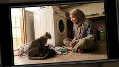 Cerita ringkas: Tiga malam dia muncul di pintu dapur, malam keempat saya faham